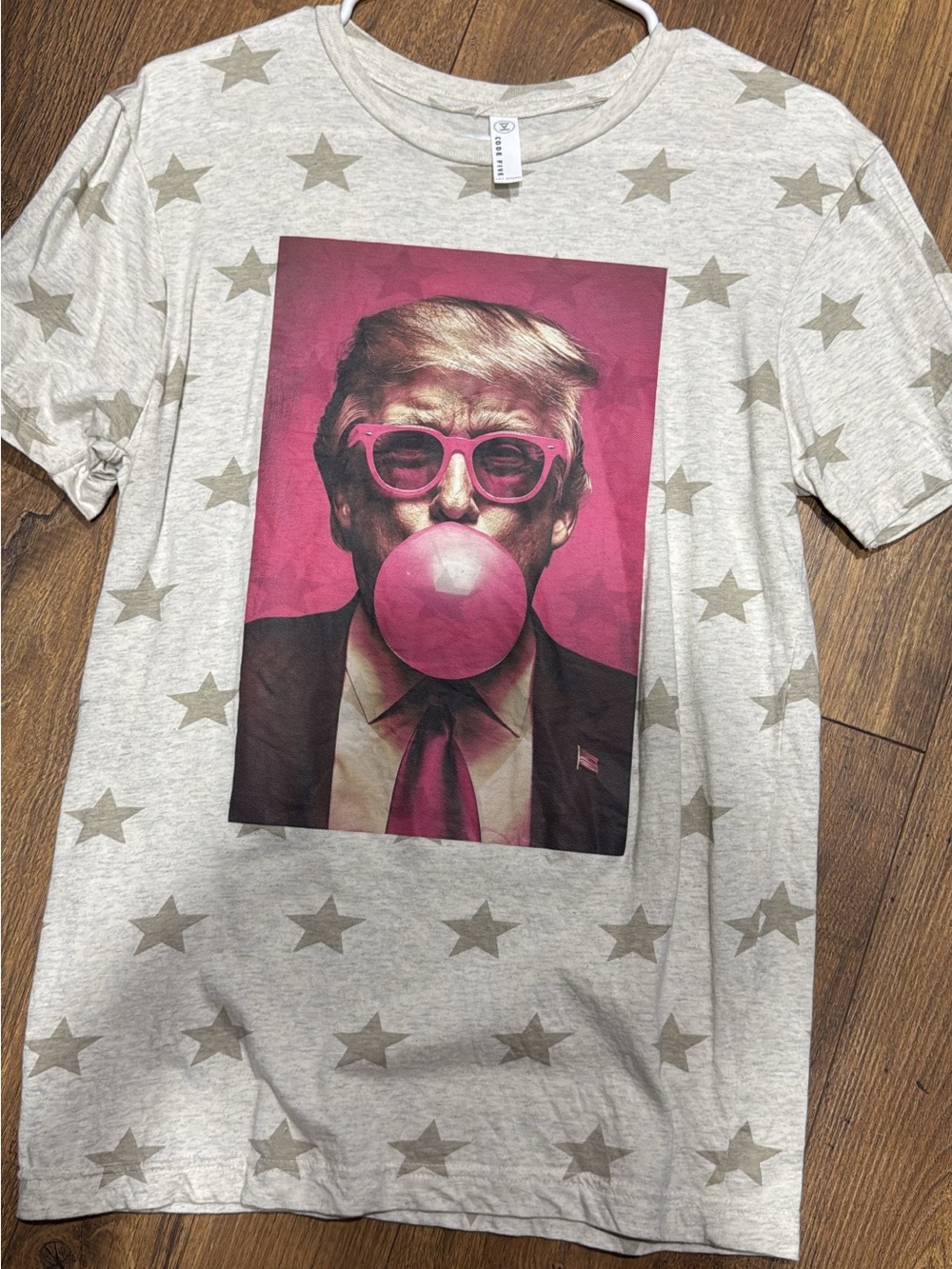 Graphic Star-Print Crewneck T-Shirt in Light Gray and Pink
